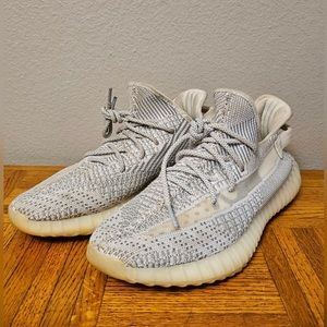 Yeezy 350 V2